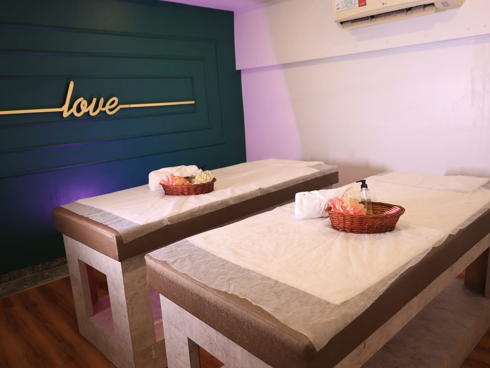 Couple massage room with twin beds at Urban Luxury Spa Juhu